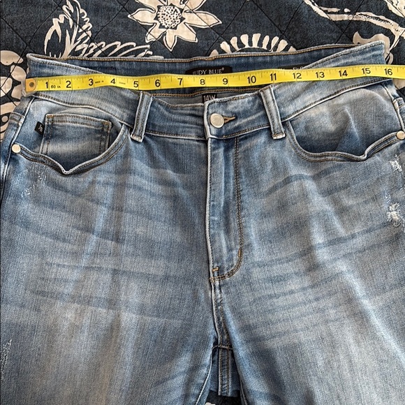 Judy Blue Women’s Relaxed Skinny Fit Crop Jeans - Picture 2 of 5